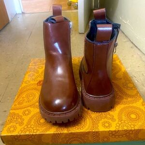SHEIN girl brown boots